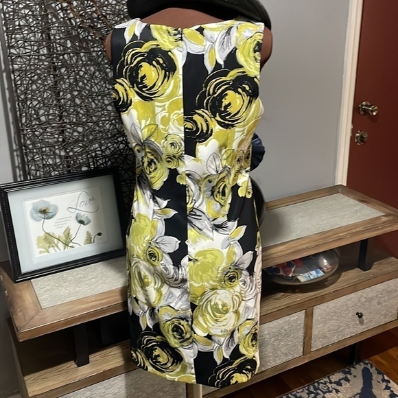 SPRING Dress - Picture 5 of 7